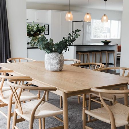 Stunning Tranquil Home With Green Space Views Mount Maunganui Exterior foto
