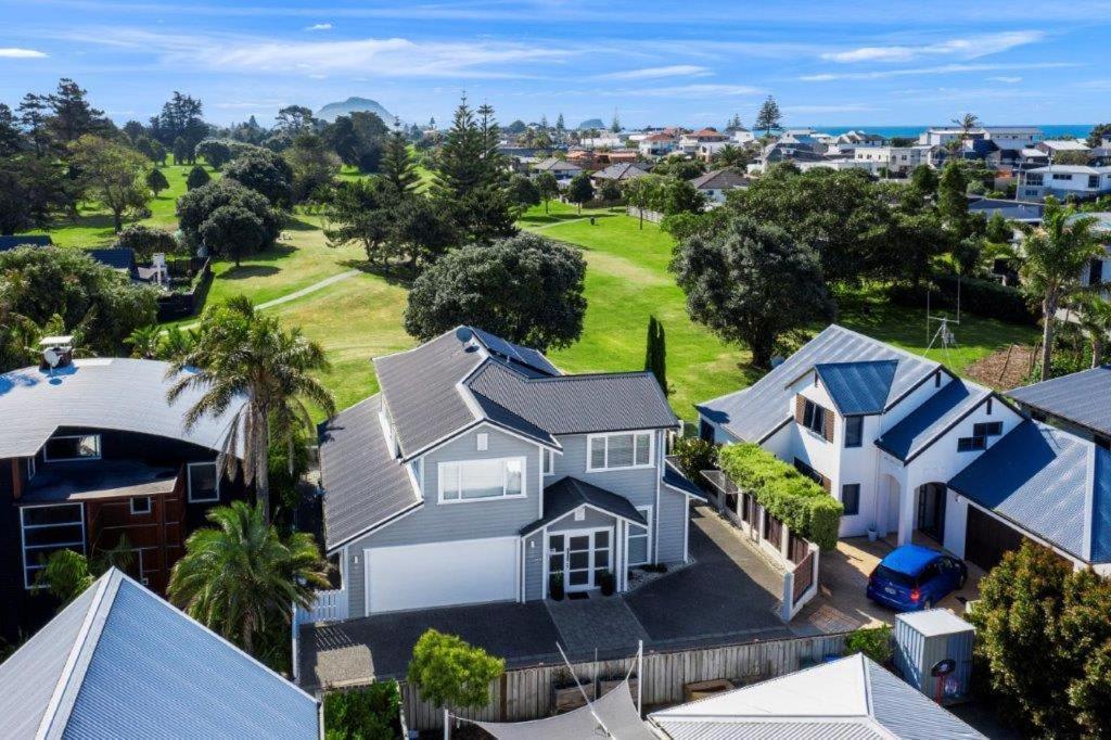 Stunning Tranquil Home With Green Space Views Mount Maunganui Exterior foto