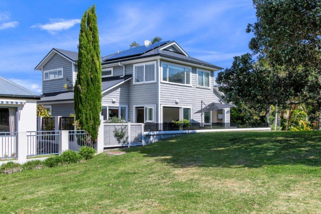 Stunning Tranquil Home With Green Space Views Mount Maunganui Exterior foto